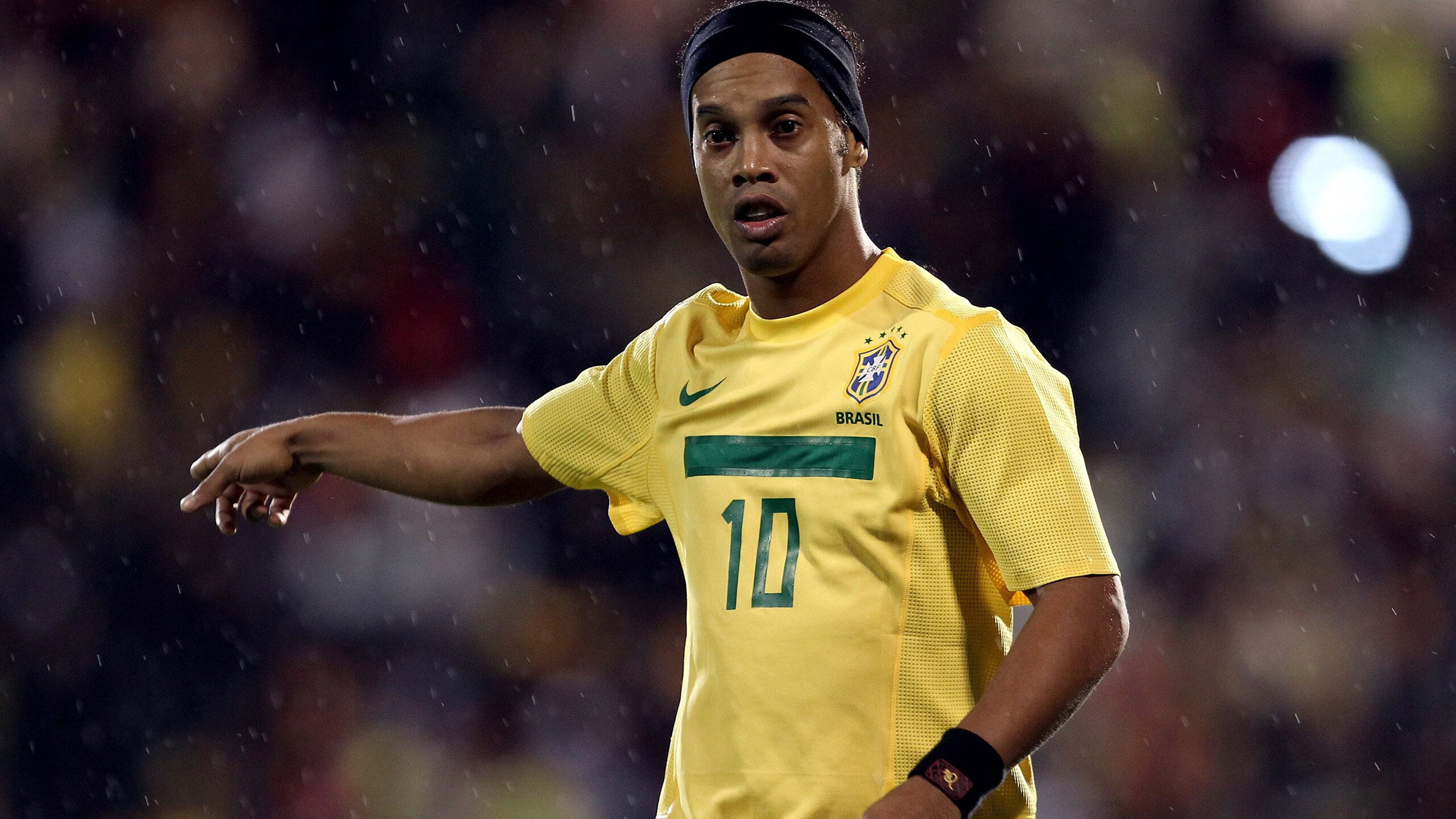 红魔觉醒，塞恩斯驾法拉利构筑铁幕，迈凯伦如何失声赛道？